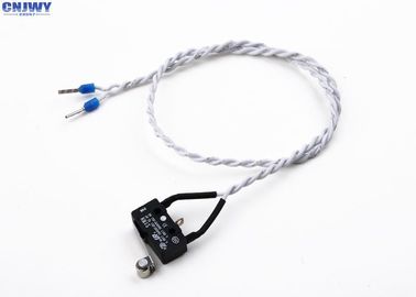 Las asambleas de cable eléctrico autos blancas torcieron el alambre del PVC con el interruptor miniatura